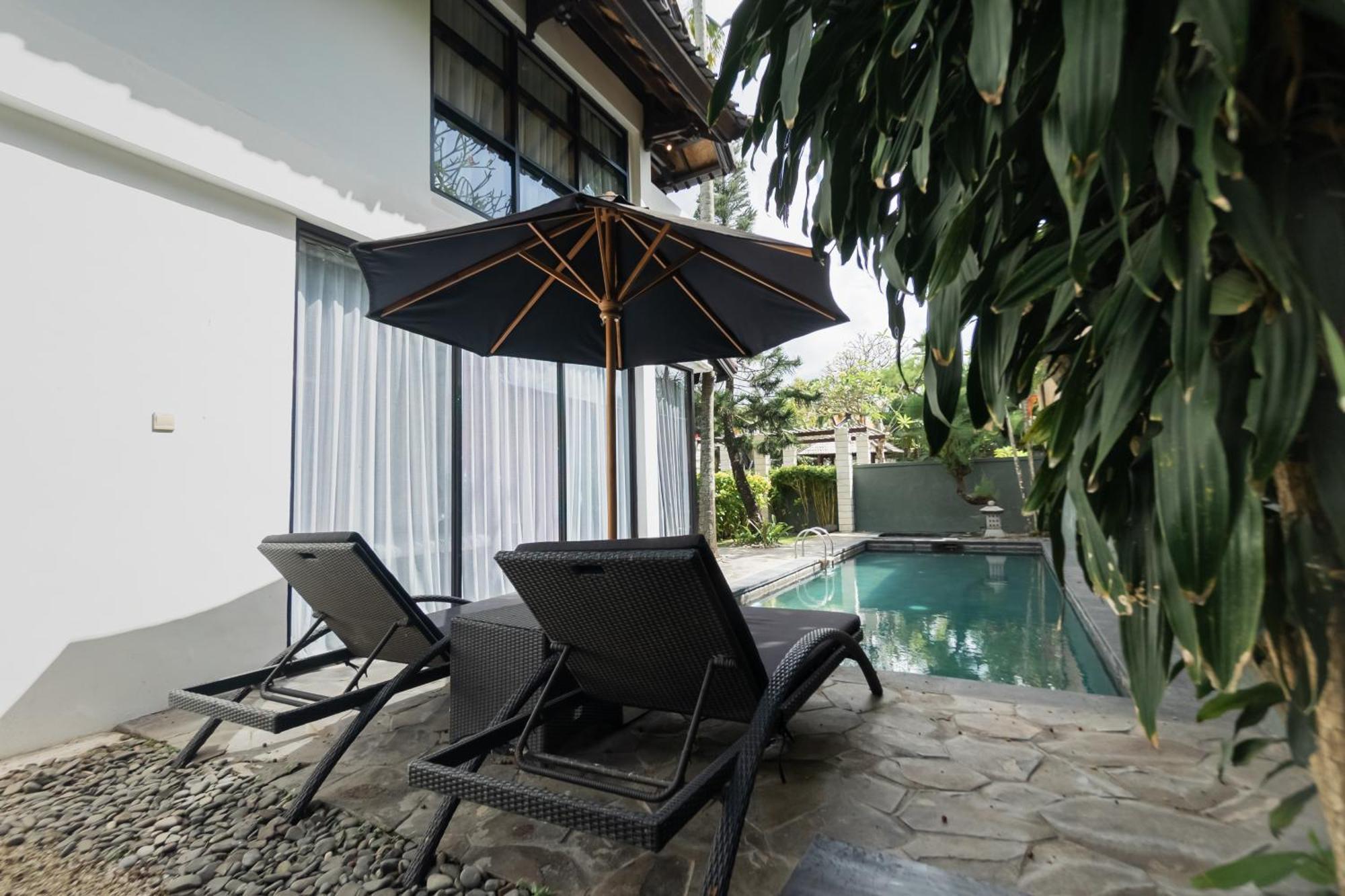 Four On Drupadi Villa Seminyak  Exterior photo